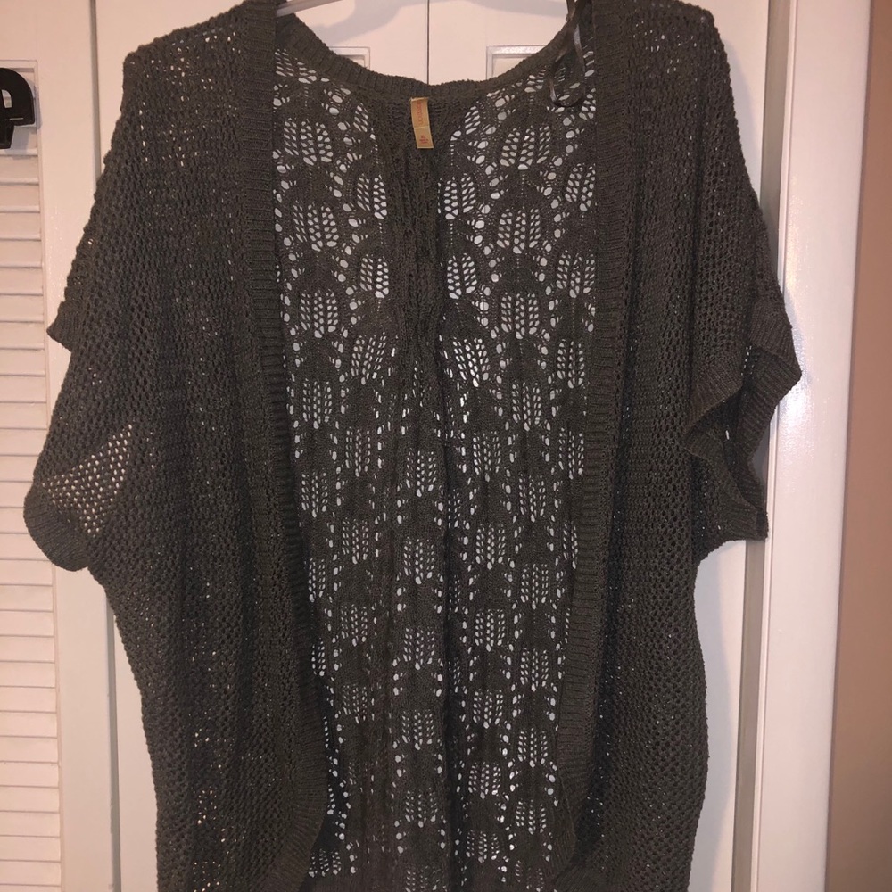Grey crocheted sweater short sleeve